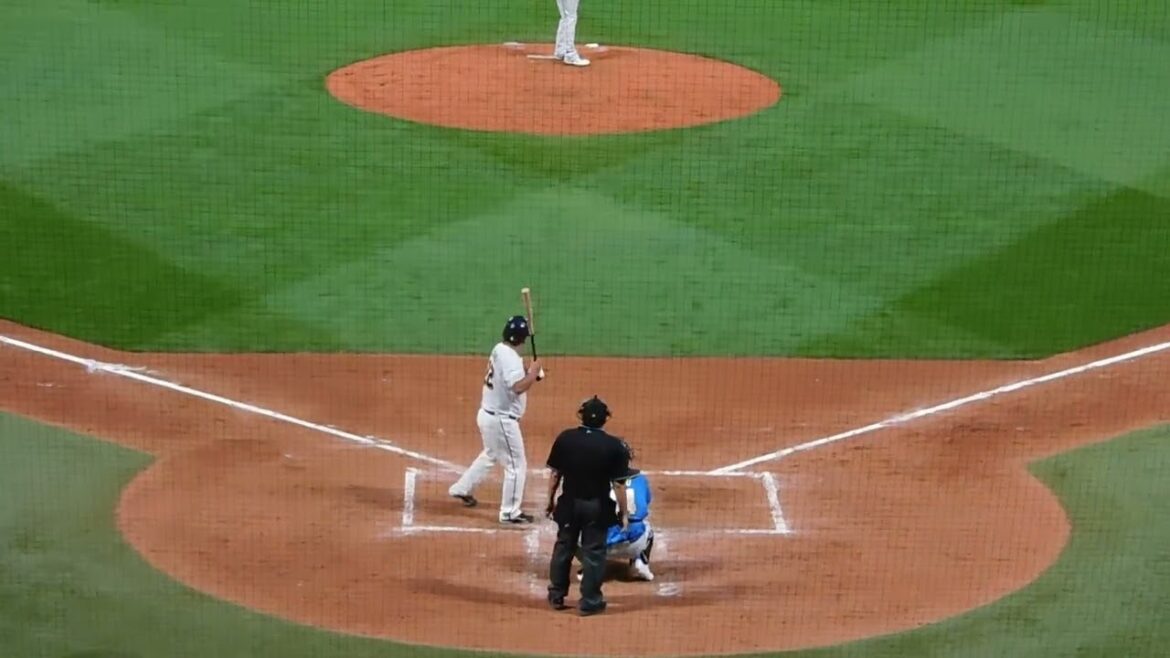 【日韓OB戦】お！いいですね〜 里崎智也 応援歌 レフト戦へ2塁打を放つ