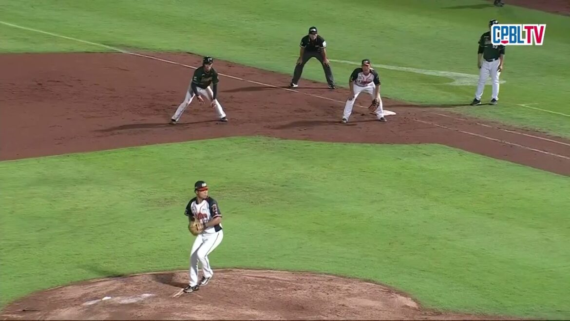 07/17 台鋼 VS 統一 七局上，台鋼王柏融，打出帶有一分打點的安打，又靠著投手觸身球追加一分，不過後續打出雙殺打，留下一二壘殘壘