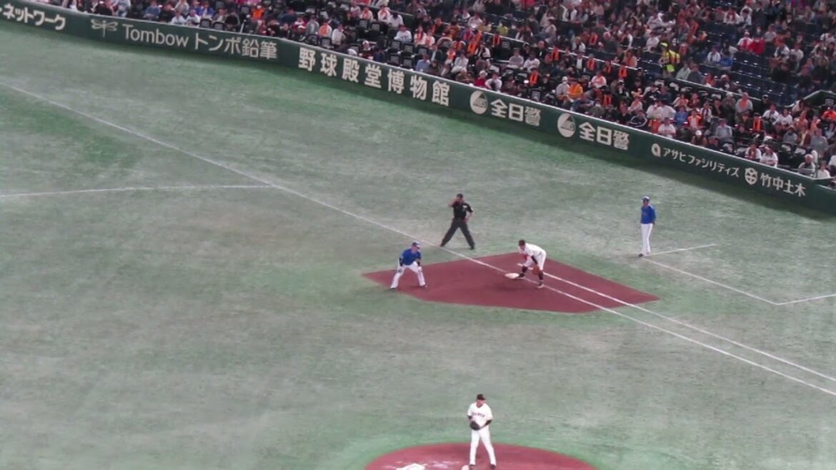 ランナー牧秀悟と堀田賢慎のセットポジション2024年4月6日 読売ジャイアンツ対 横浜DeNAベイスターズ