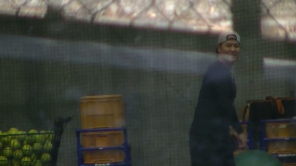 【ジャイアンツ選手自主トレ】郡拓也かな？キャッチボール中　2024年1月8日 ジャイアンツ球場