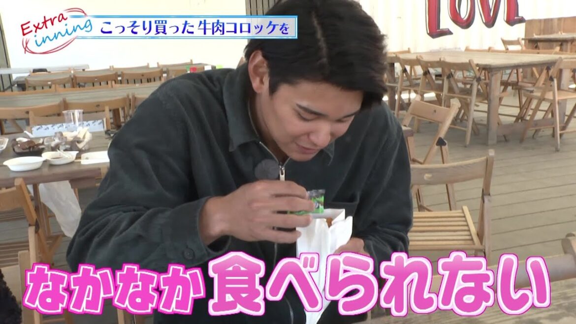 こっそり買った牛肉コロッケを。。? こっそり買った牛肉コロッケを。。?