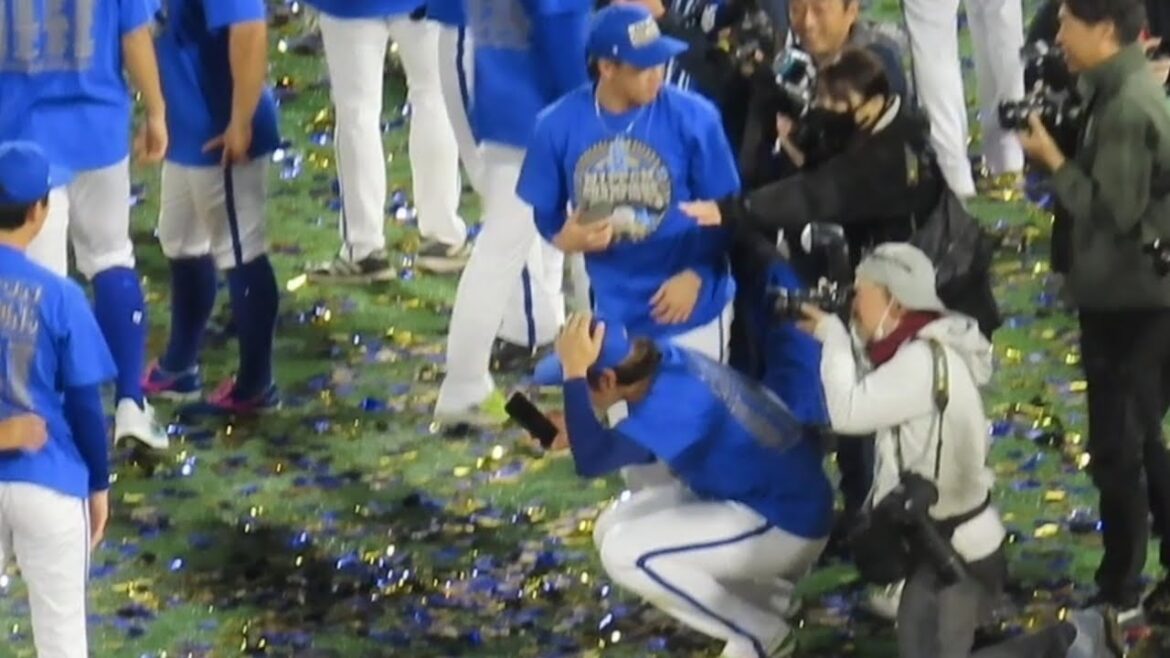 【珍ハプニング】梶原昂希、カメラに頭突し森敬斗にツッコまれる