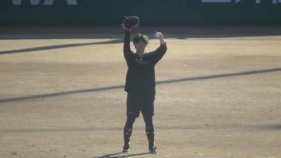 【ジャイアンツ選手自主トレ】井上温大のキャッチボール　2025年1月10日 ジャイアンツ球場