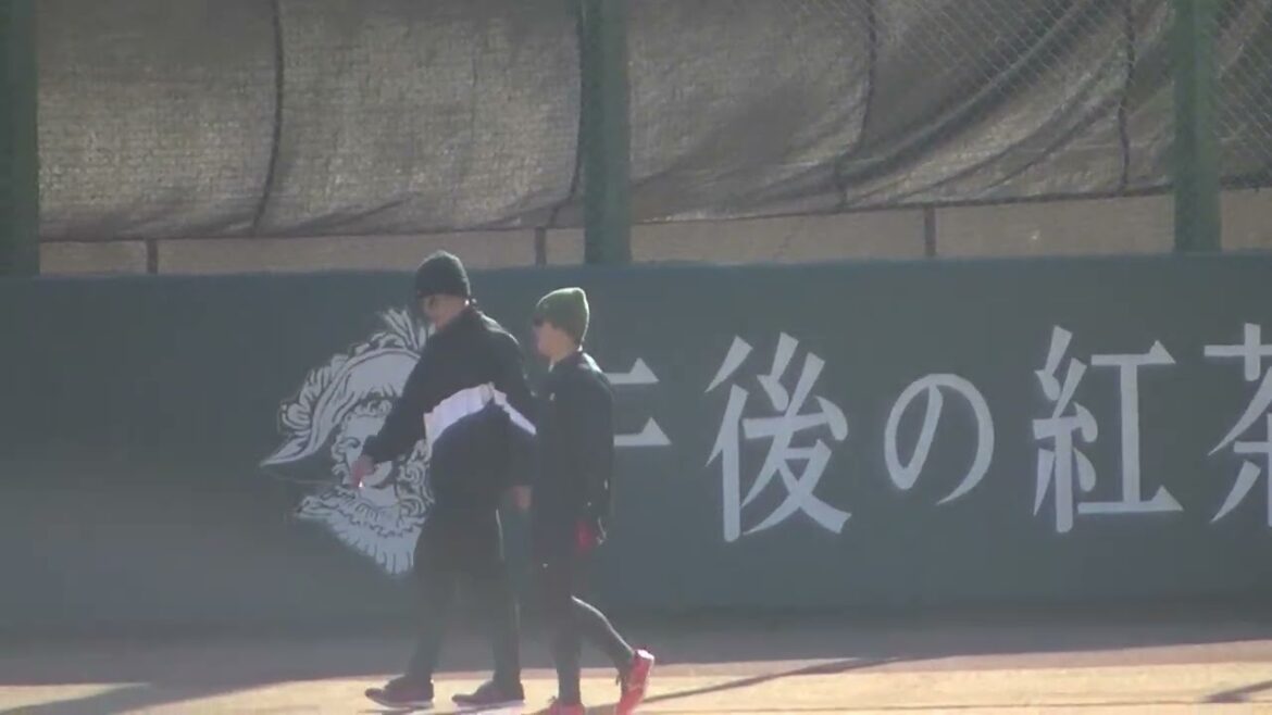 【ジャイアンツ選手自主トレ】 木下幹也と戸田懐生かな？外野をランニング中　2025年1月10日 ジャイアンツ球場