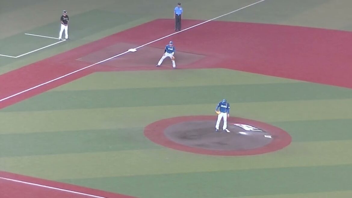 髙部瑛斗をファーストゴロに打ち取る加藤貴之2024年7月19日 千葉ロッテマリーンズ対 北海道日本ハムファイターズ