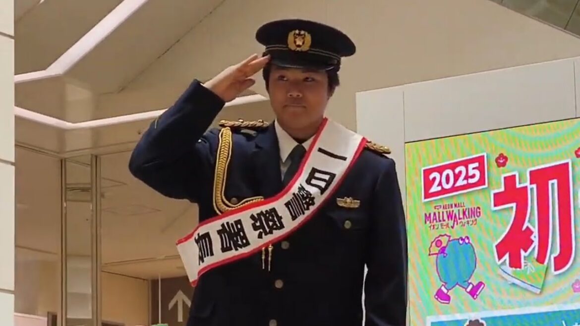 【広島東洋カープ】110番の日〜警察フェア〜2025 一日警察署長委嘱式&写真撮影 髙太一選手