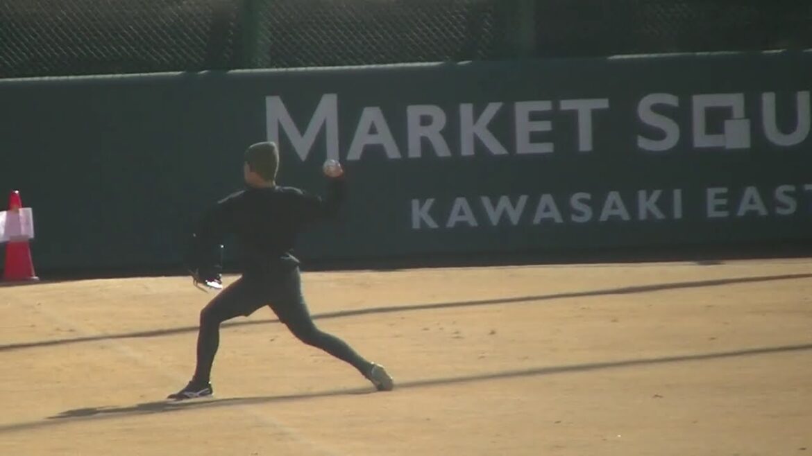 【ジャイアンツ選手自主トレ】戸田懐生のキャッチボール　2025年1月8日 ジャイアンツ球場