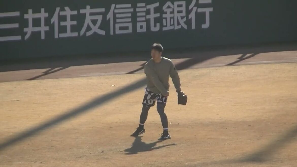 【ジャイアンツ選手自主トレ】近藤大亮のキャッチボール姿2025年1月10日 ジャイアンツ球場