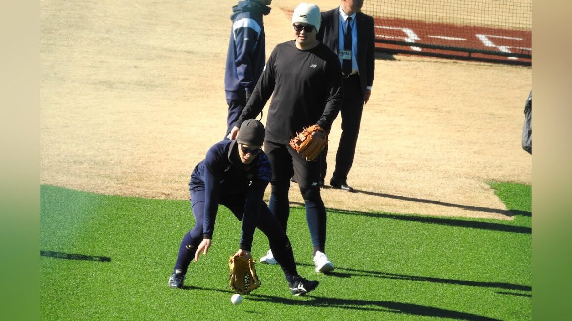 ノックを受ける村上＆塩見＠ヤクルト戸田球場【2025.01.08】