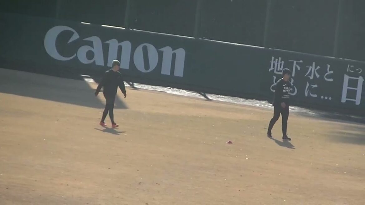 外野で自主トレをする戸田懐生＜巨人 自主トレ ジャイアンツ球場 2025年1月15日＞