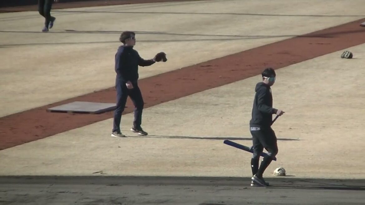 ファイターズ自主トレ〜キャッチボール中 梅林？郡司？ ご教示ください（日本ハムファイターズ 鎌ヶ谷スタジアム2025年1月13日）