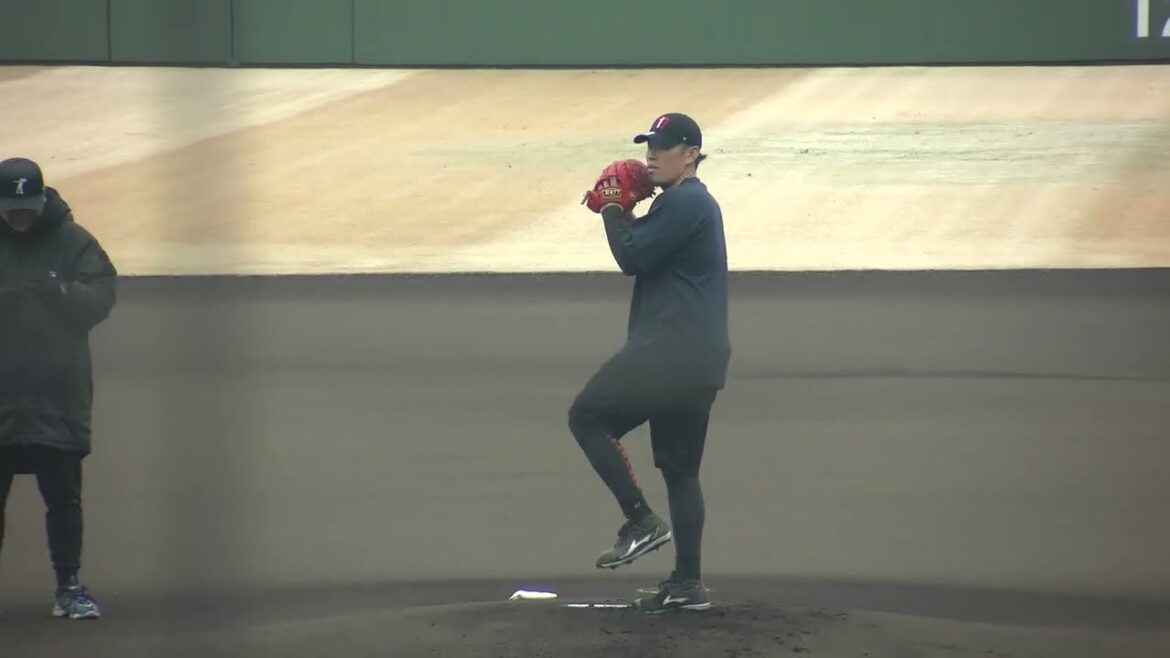 【チーム青柳】西村天裕投手(千葉ロッテマリーンズ)がマウンドで投球練習 自主トレ 愛鷹球場 2025/1/19