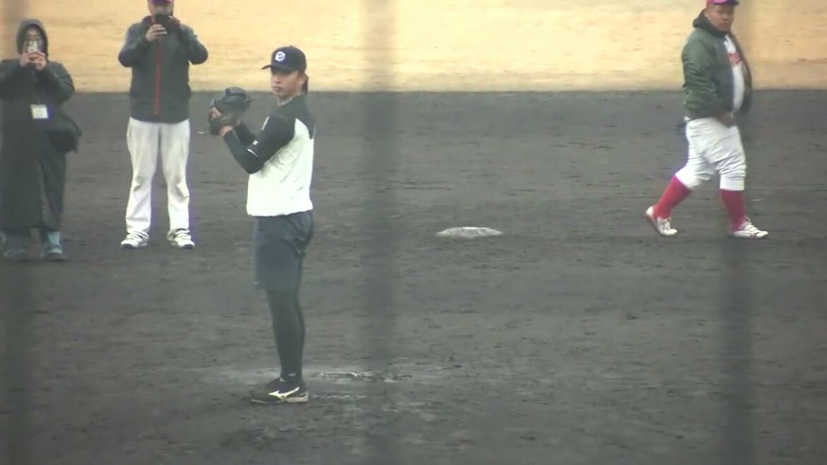 【チーム青柳】武内涼太投手(千葉ロッテマリーンズ)が野球教室でピッチングを披露 愛鷹球場 2025/1/19