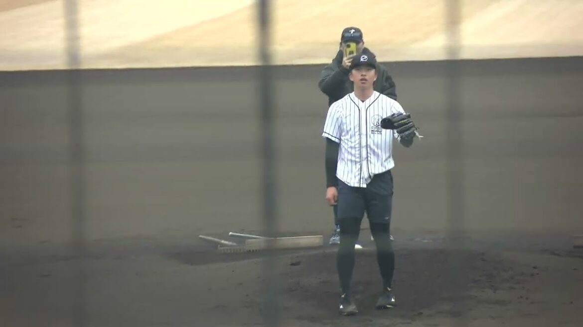 【チーム青柳】武内涼太投手(千葉ロッテマリーンズ)がマウンドで投球練習 自主トレ 愛鷹球場 2025/1/19