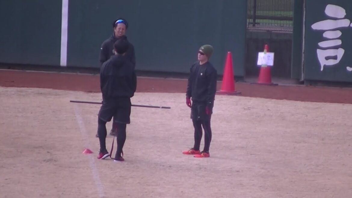 【ジャイアンツ選手自主トレ】チューブトレーニング中の戸田懐生2025年1月23日 ジャイアンツ球場