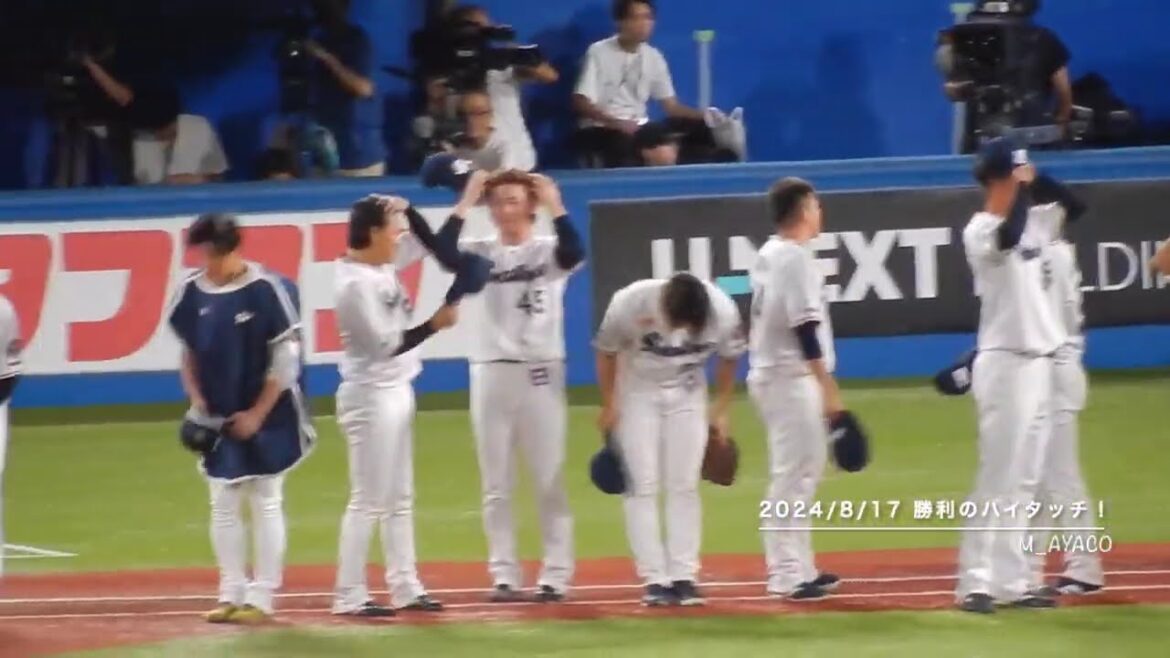 24/8/17 東京ヤクルトスワローズ／勝利のハイタッチ！