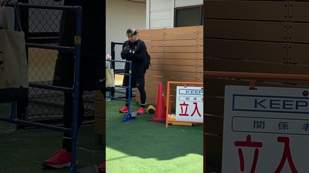 馬場皐輔がファンにサイン2025年1月29日 ジャイアンツ球場