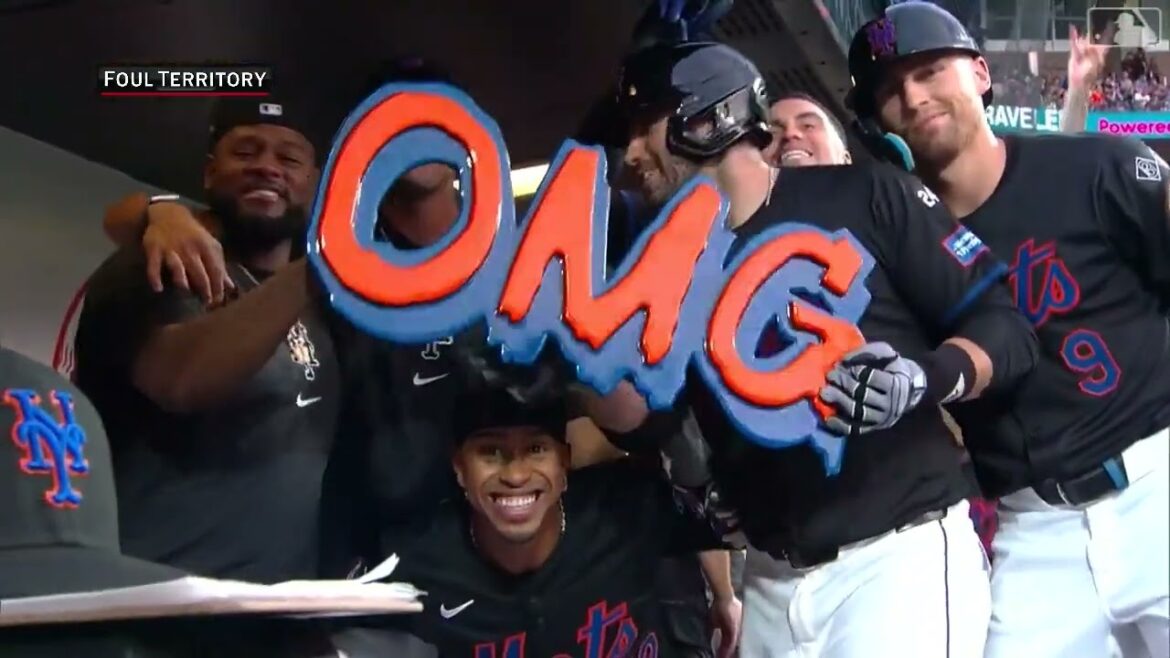 2024 Mets Accept Award for Amazin' Season