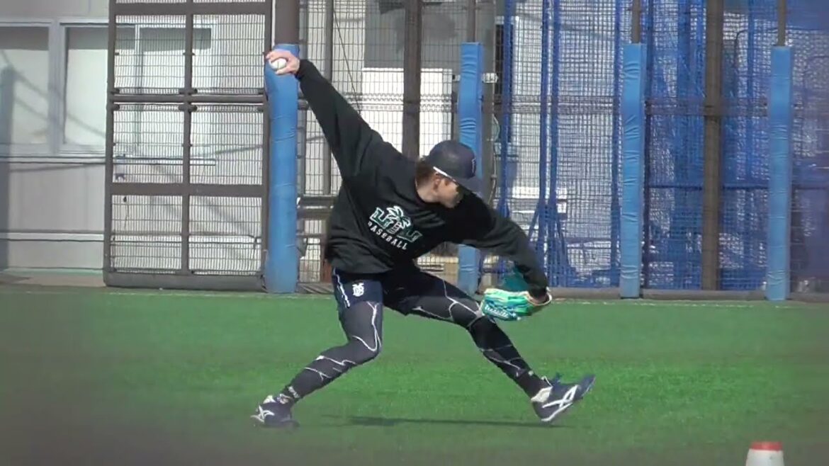 2025年1月 横浜DeNAベイスターズ 自主トレーニング 中川 颯 投手のキャッチボール練習風景