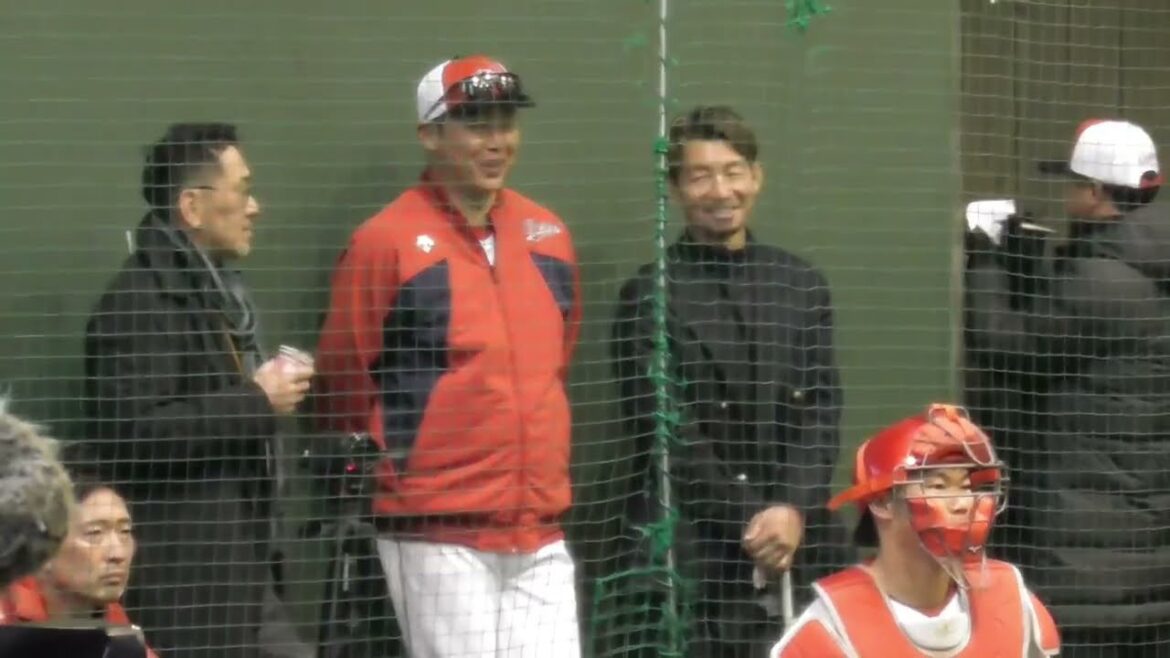 鳥谷さん、カープの打撃コーチいかがですか？ブルペンで楽しく談笑する新井監督と鳥谷さん！広島カープ日南キャンプ初日！2025年2月1日