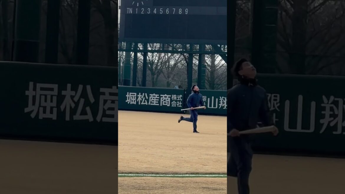 山崎晃大朗コーチまじめに練習中