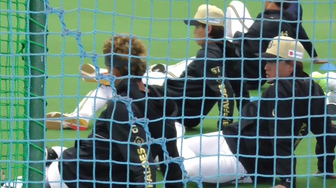 【プロ野球】　オリックス　キャンプ　初日　『野球　A組　ストレッチ』