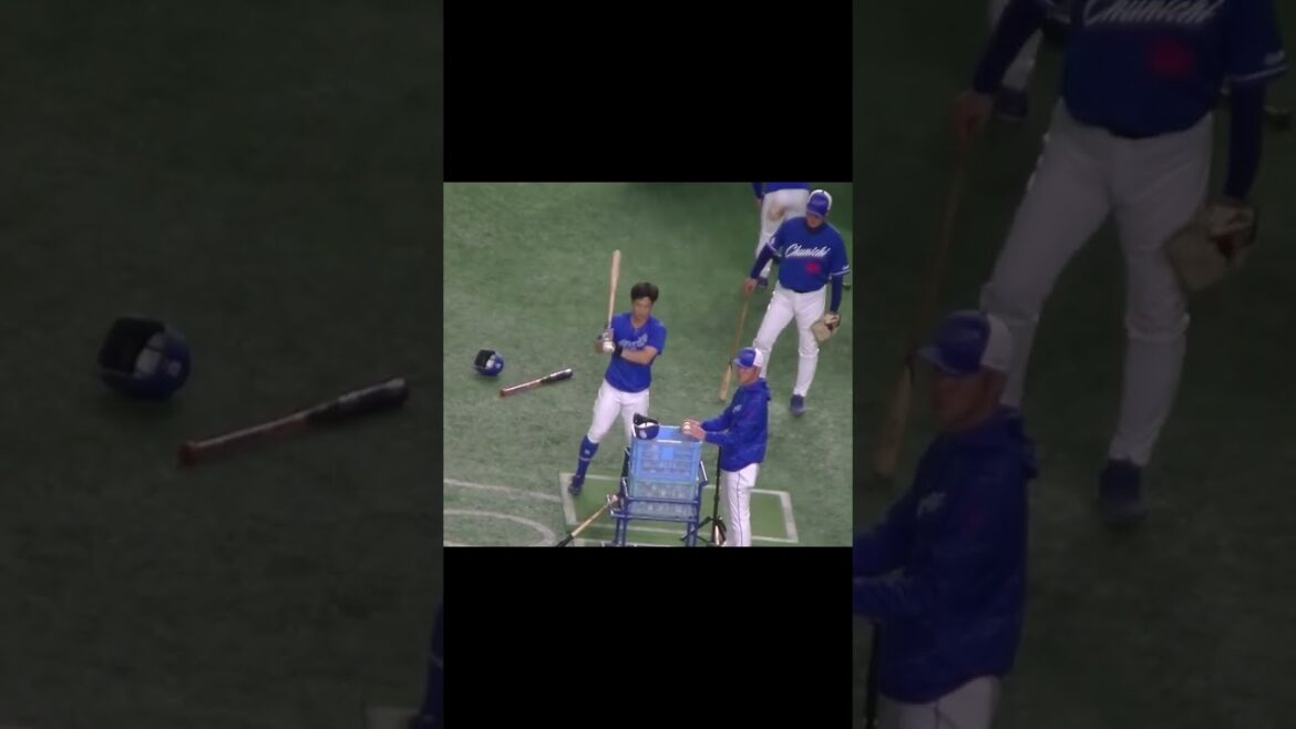 【ドラゴンズ】片岡コーチに歩きながらトスバッティングしてみろと言われる加藤匠馬＜読売ジャイアンツ 対 中日ドラゴンズ 2024年4月24日＞