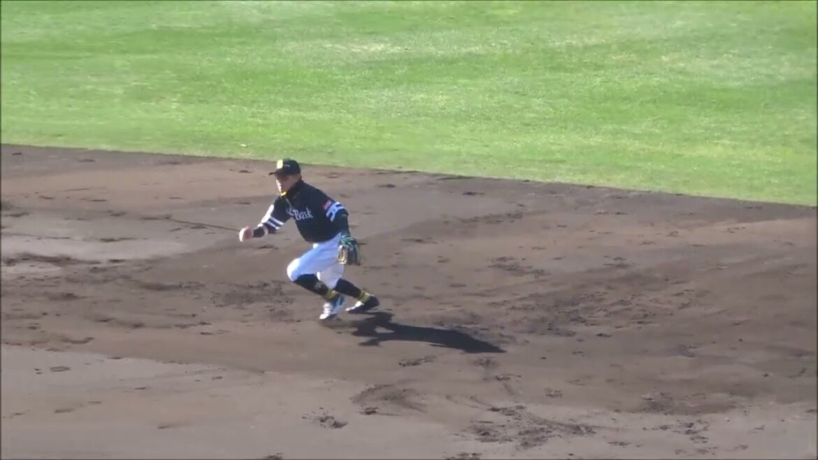 牧原大成（セカンド）、井上朋也、石塚綜一郎（ファースト）の守備練習 / SBホークス春季キャンプ2025