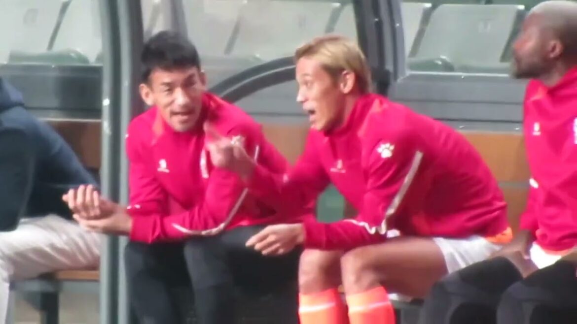 本田圭佑&中田英寿　豪華なベンチ　世界選抜×香港選抜