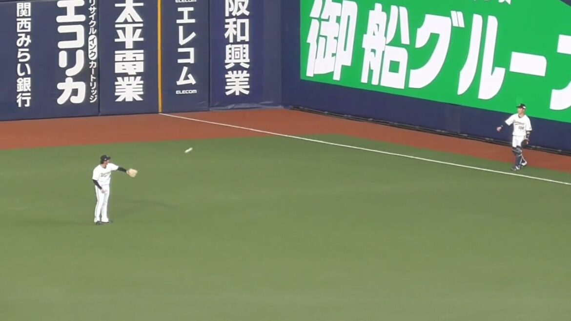 東 晃平　けっこうスピードののったキャッチボール + ポロリもあるよ　#オリックスバファローズ