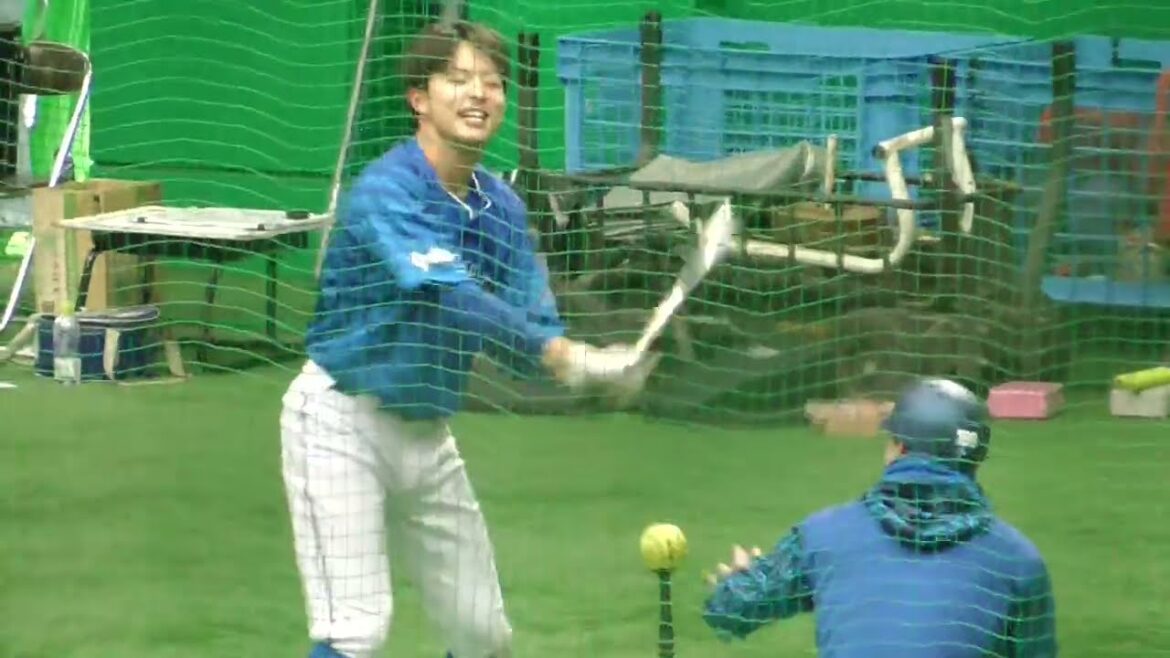 2025年2月 横浜DeNA春季キャンプ・奄美B班 上甲選手のティー打撃練習