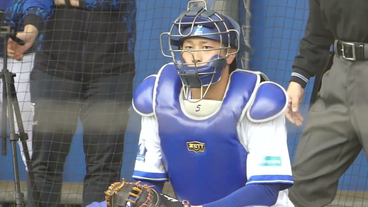 2025年2月 横浜DeNA春季キャンプ・宜野湾A班 松尾 汐恩 選手 ブルペン捕手練習