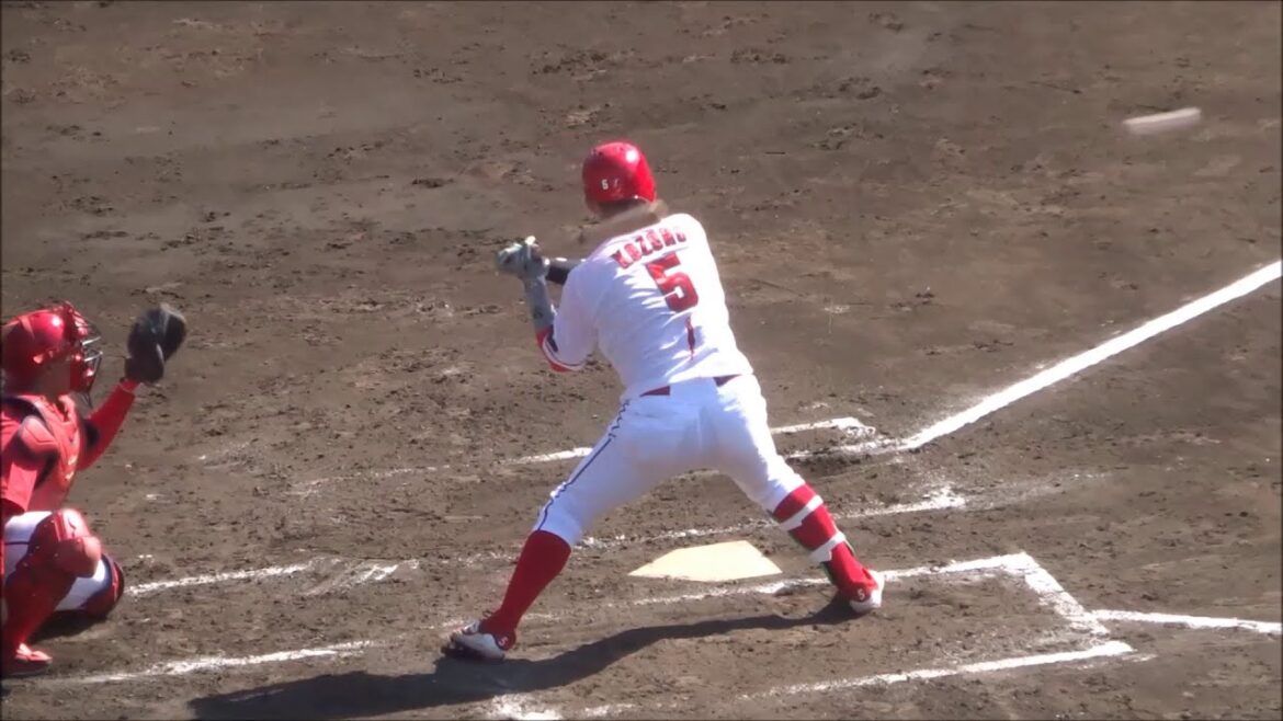 小園海斗選手の紅白戦での2打席