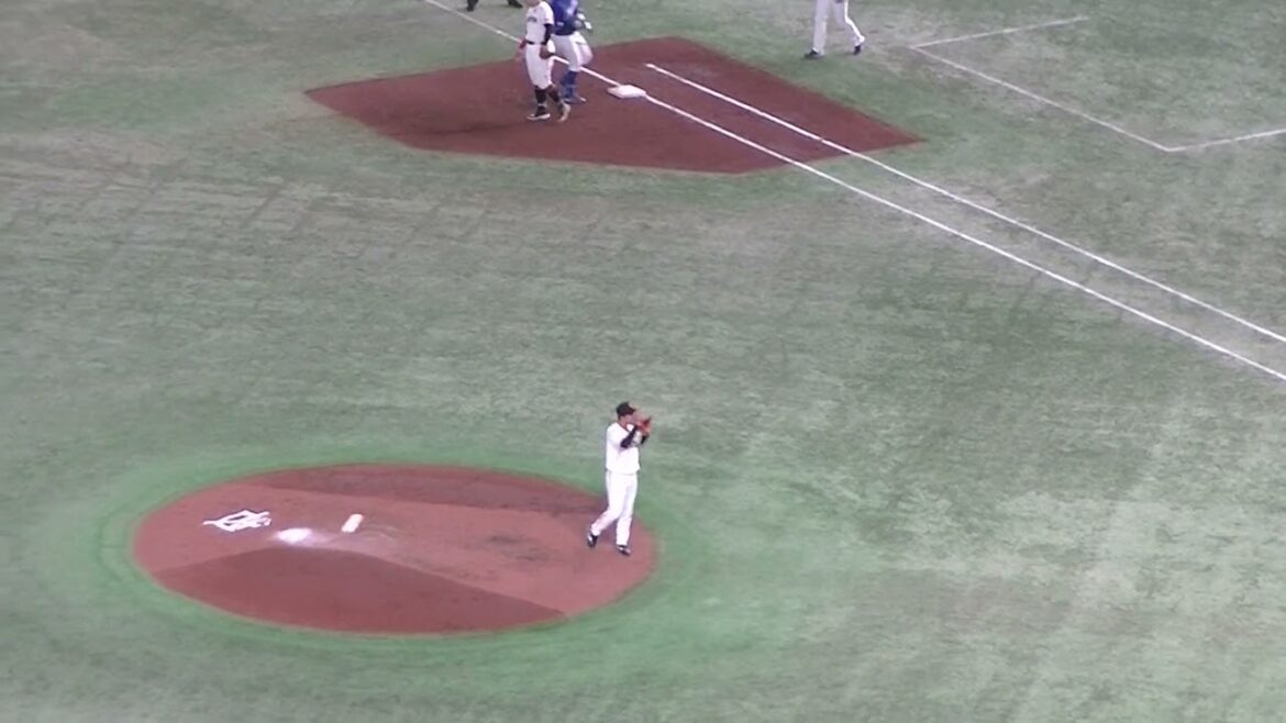 山本泰寛をセカンドゴロに打ち取る赤星優志＜読売ジャイアンツ 対 中日ドラゴンズ 2024年4月24日＞