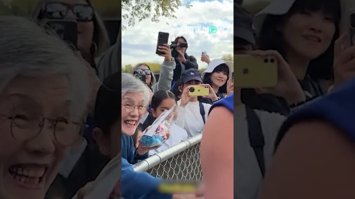 【ドジャース】バレンタインデーに野球ボールをプレゼント！💖⚾️ #shorts