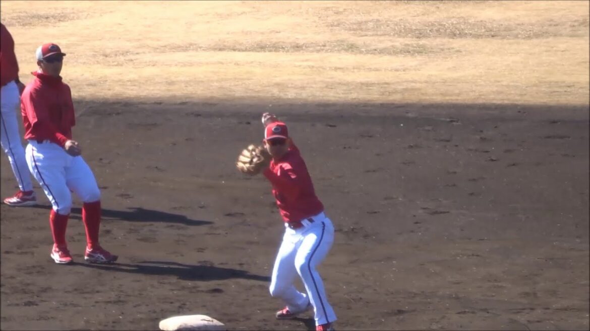 佐々木泰、M.ラミレス、松山竜平、羽月隆太郎、田中広輔、上本崇司選手ほか内野守備練習 / 広島東洋カープ・春季キャンプ2025