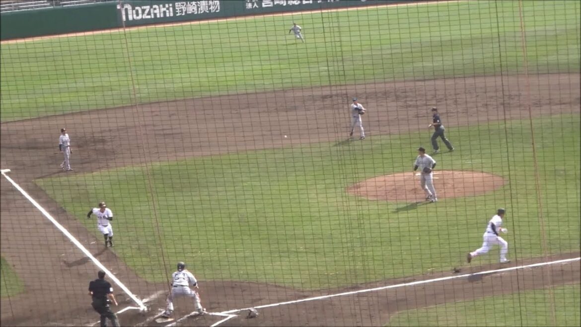 巨人2・3軍紅白戦・紅組先発＝菊地大稀、2イニングのピッチング / 先頭の若林楽人が2塁打で出塁・バックホームでしっかり刺した石塚裕惺（1回裏）/ バントヒット ＋ 盗塁を決めた浦田俊介（2回裏）