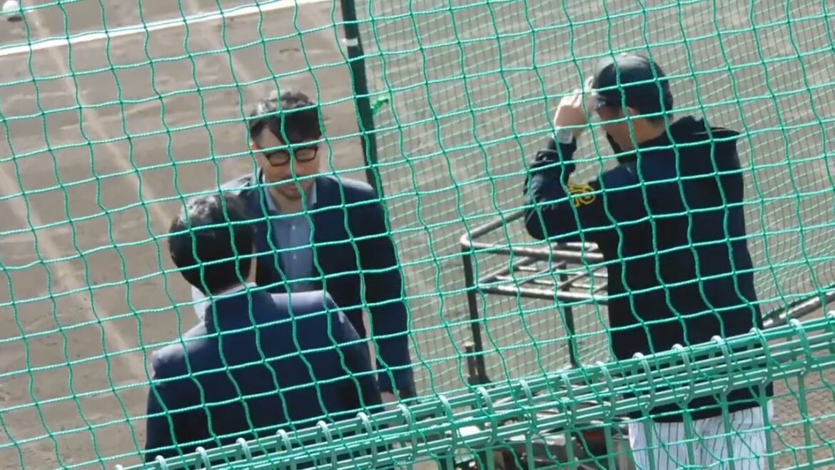 【サプライズ訪問】OBの狩野＆井川降臨!! 選手と藤川監督へご挨拶