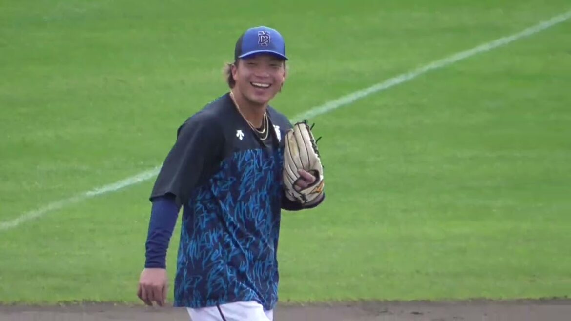 2025年2月 横浜DeNA春季キャンプ・宜野湾A班 知野 直人 選手の三塁手位置ノック練習