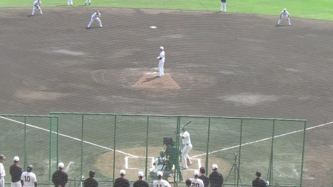 キャベッジの打球 門脇誠が弾く（読売ジャイアンツ 沖縄春季キャンプ2025年2月17日）
