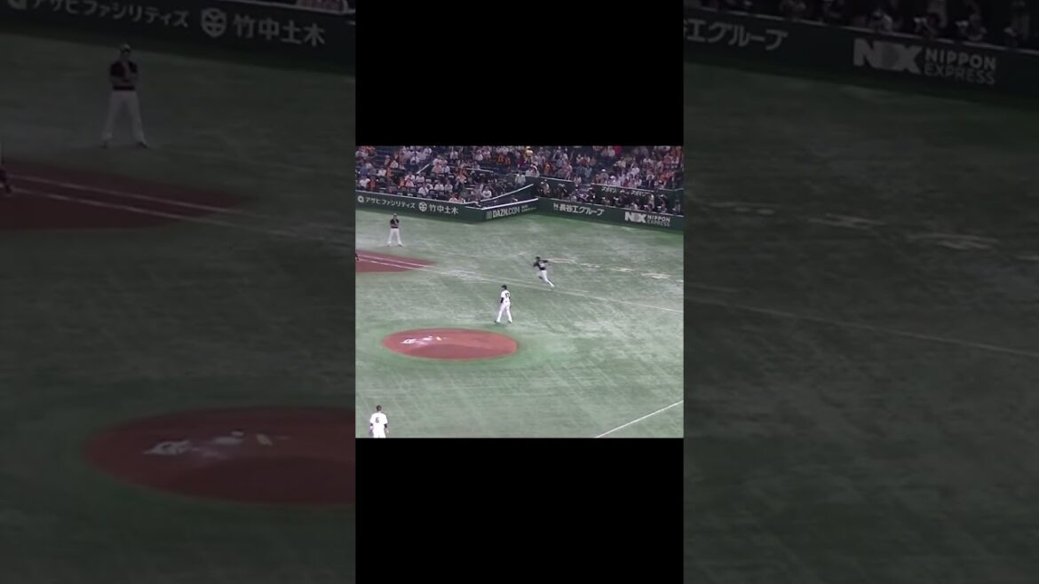 髙部瑛斗の打球 井上温大が捕り損なうが吉川尚輝がフォロー（2024年6月6日 読売ジャイアンツ対 千葉ロッテマリーンズ）