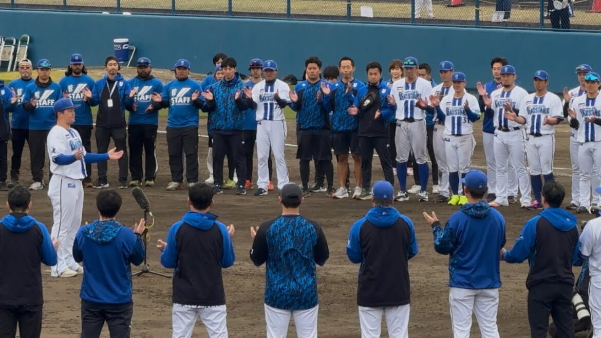 宜野湾キャンプ手締め牧秀悟筒香嘉智横浜DeNAベイスターズ2025年2月22日春季佐野恵太桑原将志オースティン東克樹度会隆輝森敬斗松尾汐恩三浦大輔監督ユニオンですから！横浜奪首対巨人オープン戦打ち上げ