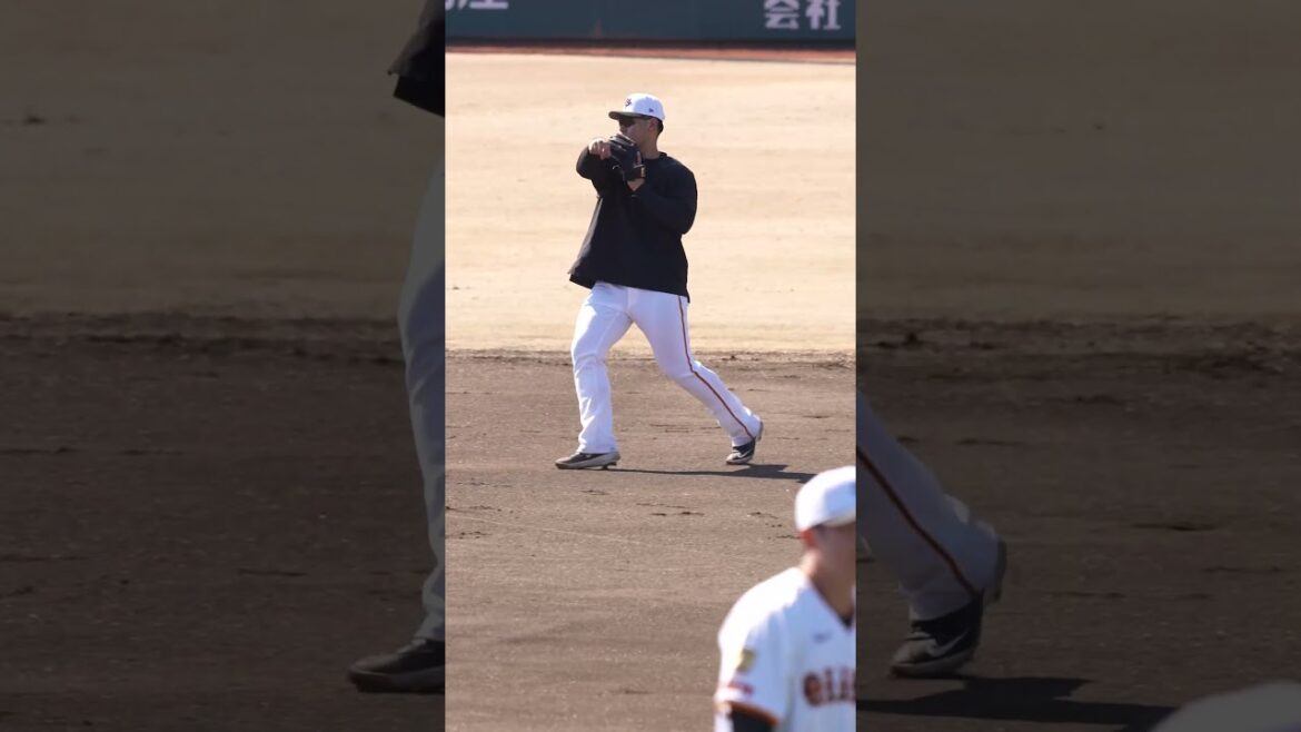 【巨人】セカンドを守る岡本和真選手&打撃練習 #shorts #baseball #sports #ジャイアンツ #巨人 #プロ野球 【巨人】セカンドを守る岡本和真選手&打撃練習 #shorts #baseball #sports #ジャイアンツ #巨人 #プロ野球