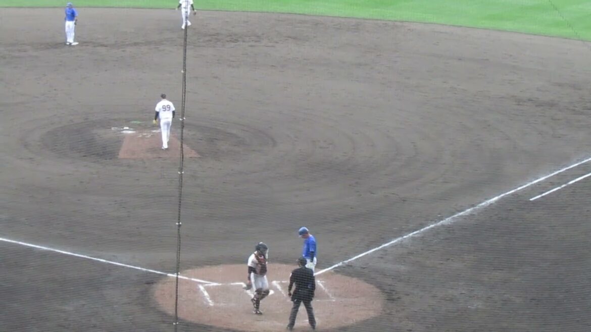 京田陽太を三振にとる京本眞（2025年2月18日 読売ジャイアンツ対 横浜DeNAベイスターズ練習試合 ）