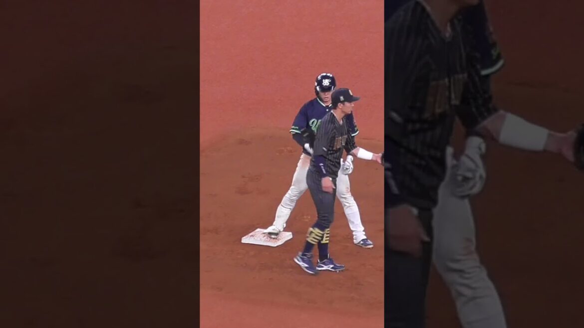 長岡 秀樹 ２塁へ、ベースカバー 安達 了一　#東京ヤクルトスワローズ #オリックスバファローズ #shorts