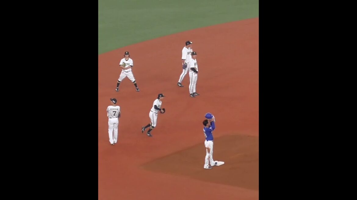 ひとかたまりになってリプレー検証待ち　#オリックスバファローズ #中日ドラゴンズ #shorts