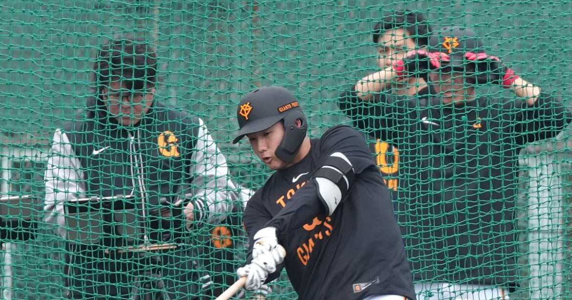 巨人D1位・石塚裕惺が初の屋外フリー打撃 矢野コーチ「興奮しすぎて鼻血」 - サンスポ