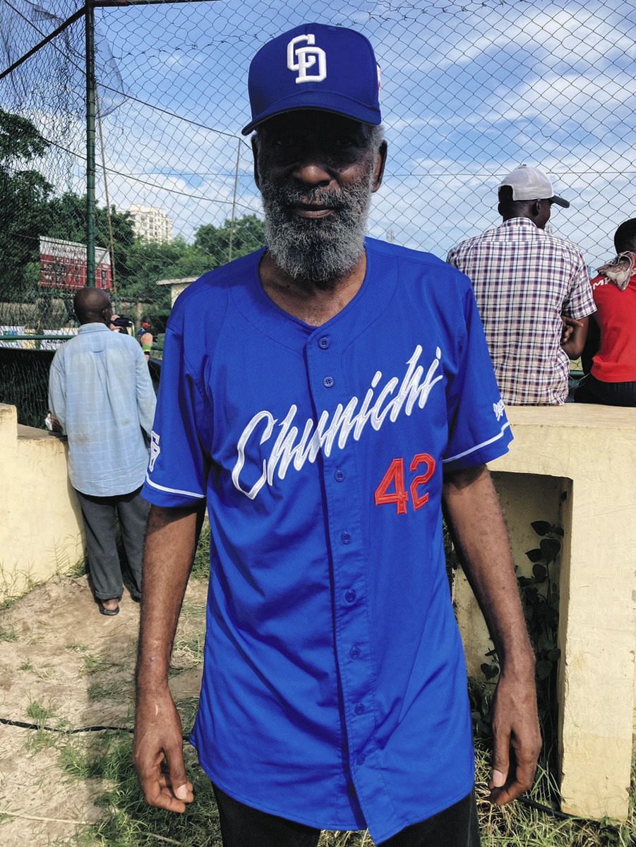 David Robinson, wearing Kenta’s uniform （Provided by Jun Kato）