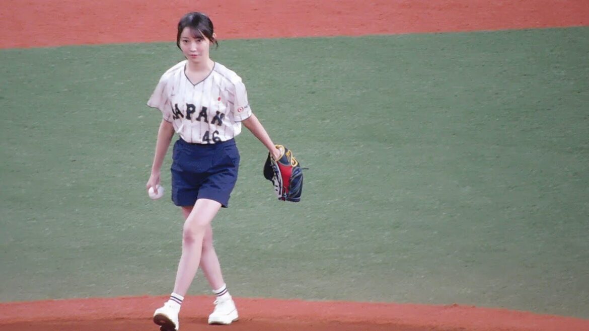 【緊張の人生初始球式】乃木坂46 黒見明香さん 始球式 2025.3.5 日本代表vsオランダ代表 【緊張の人生初始球式】乃木坂46 黒見明香さん 始球式 2025.3.5 日本代表vsオランダ代表