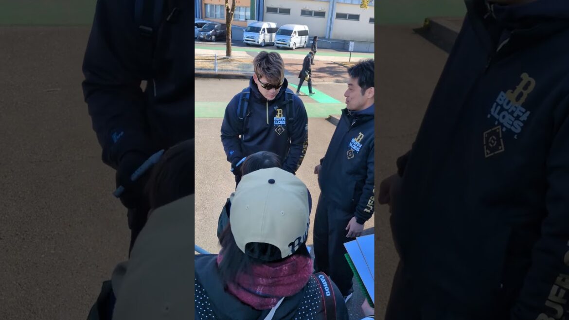 22九里選手、青空サイン会始まる#オリックスバファローズ #オリックス #九里亜蓮